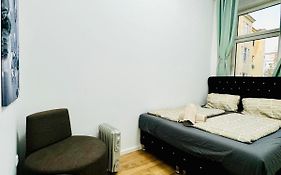 Cozy Private Rooms In 9-Bedroom Apartment Near Augarten